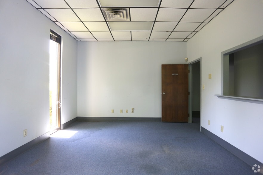 More Photos Of 5360 Snapfinger Woods Dr, Decatur Distribution For Lease