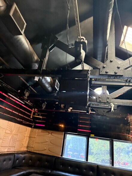 More Photos Of 1919 9th St NW, Washington Storefront For Sale