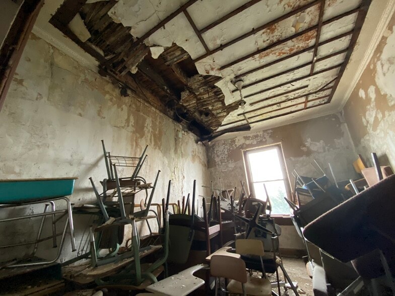 More Photos Of 947 Aisquith St, Baltimore Religious Facility For Sale