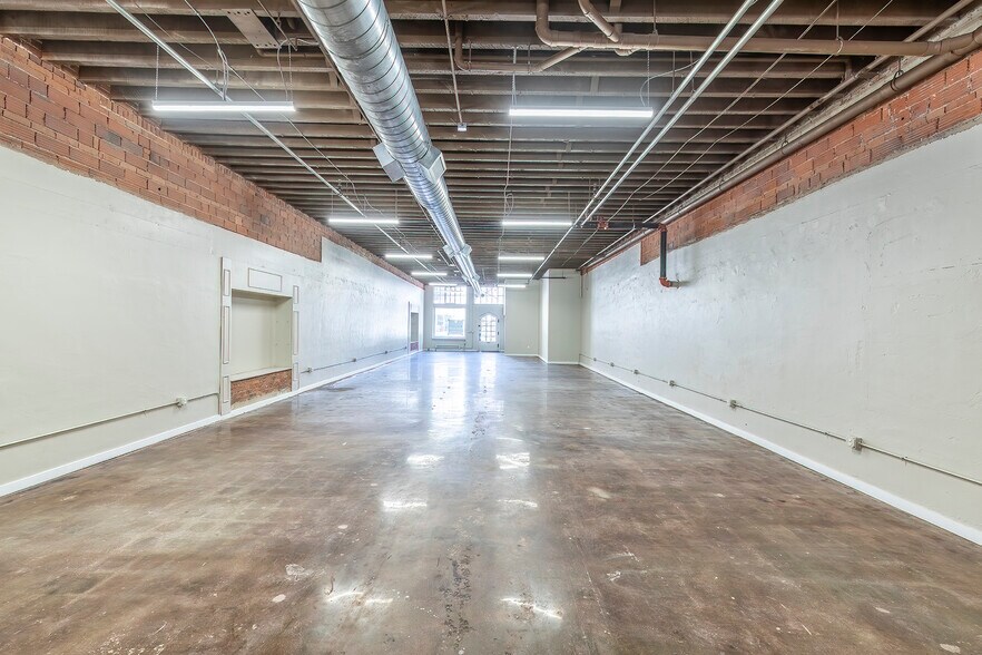 More Photos Of 1520-1526 Walnut St, Kansas City Storefront Retail Residential For Lease