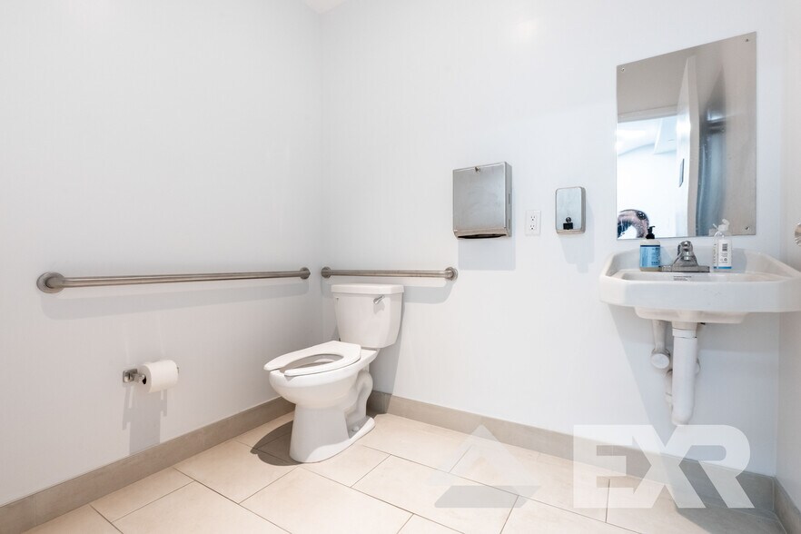 More Photos Of 2710 37th Ave, Long Island City Storefront Retail Residential For Lease