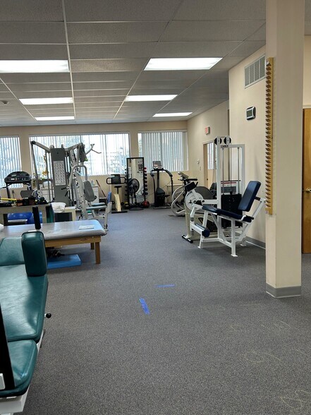 More Photos Of 102 Kings Way W, Sewell Medical For Lease