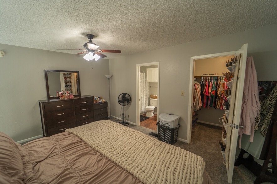 More Photos Of 2112-2114 E Airline Rd, Victoria Apartments For Sale