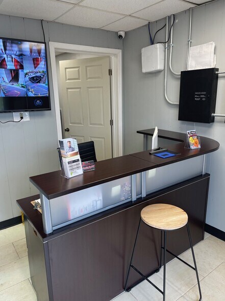 More Photos Of 17506 Chicago Ave, Lansing Self Storage For Sale