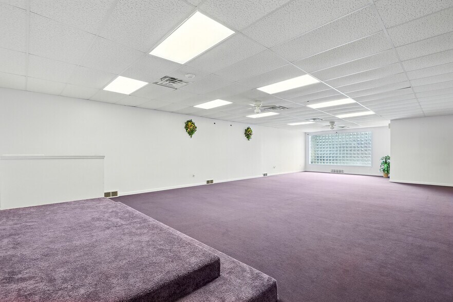 More Photos Of 19042 W McNichols Rd, Detroit Storefront For Lease