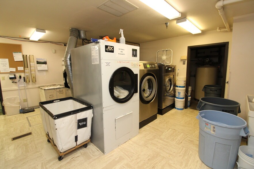 More Photos Of 201 14th St W, Hardin Hotel For Sale