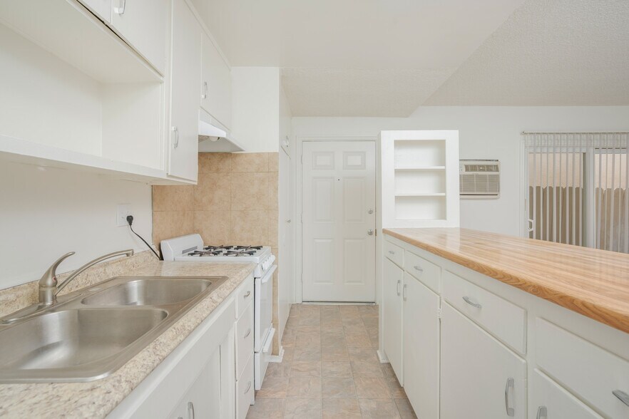 More Photos Of 7000 Etiwanda Ave, Reseda Apartments For Sale