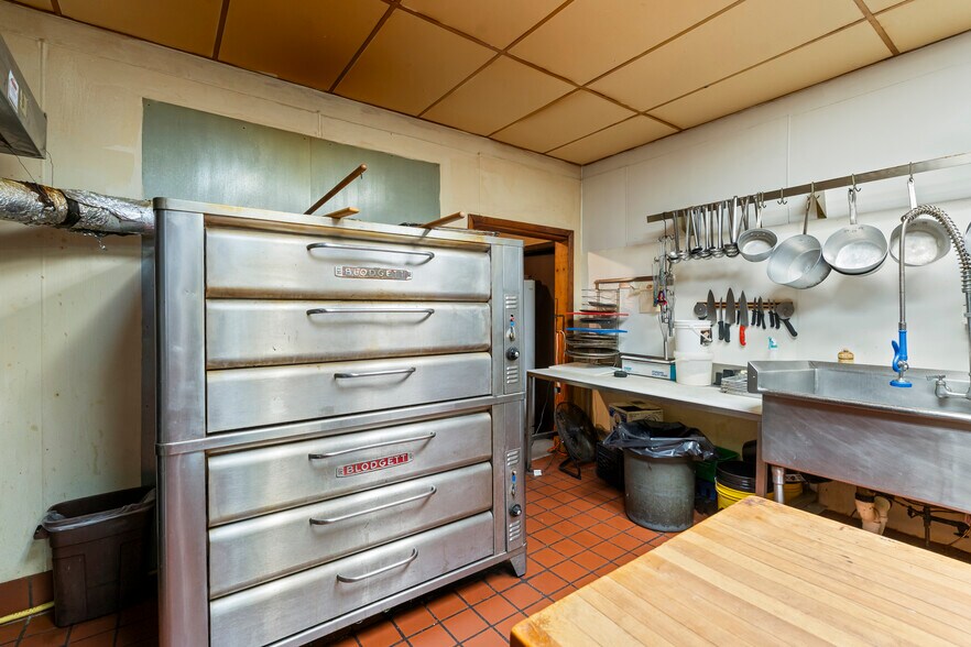 More Photos Of 32-34 Main St, Perry Restaurant For Sale