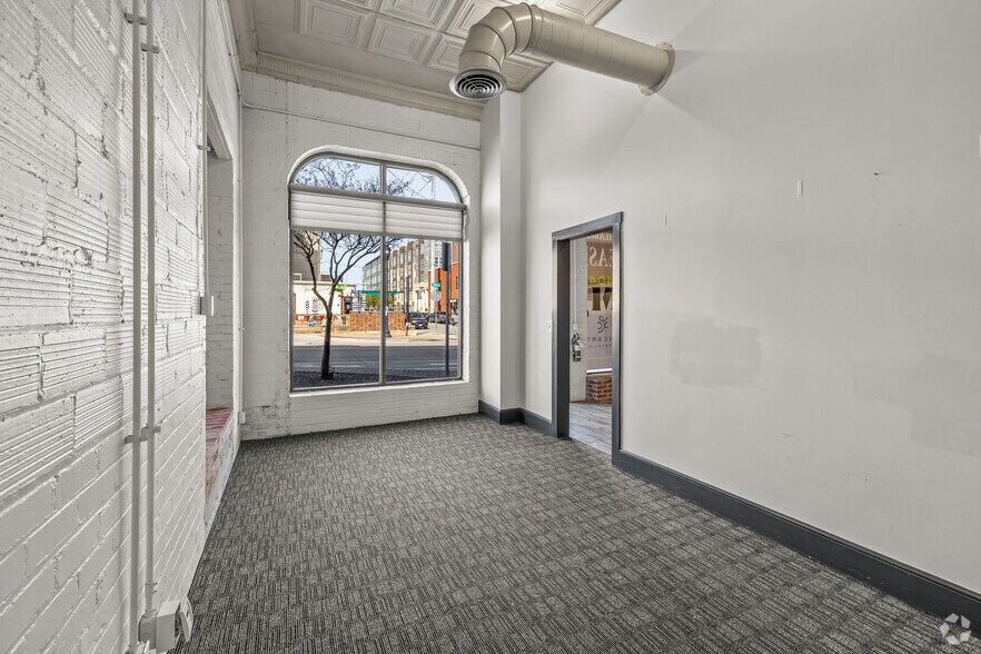 More Photos Of 215-219 S Main St, Fort Worth Storefront Retail Office For Lease