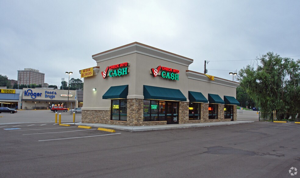 More Photos Of 2001-2217 N Broadway St, Knoxville Unknown For Lease