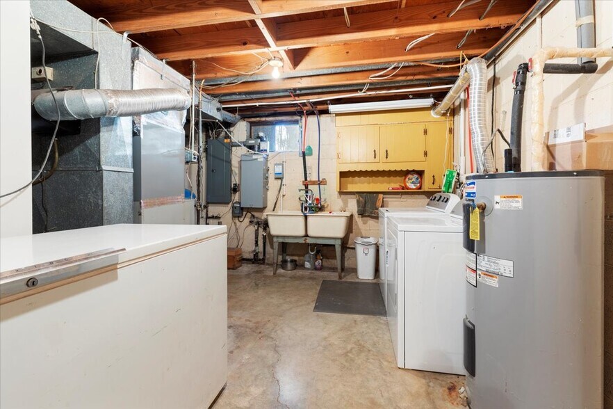 More Photos Of 1356 Coopers Cove Rd, Hardy Specialty For Sale