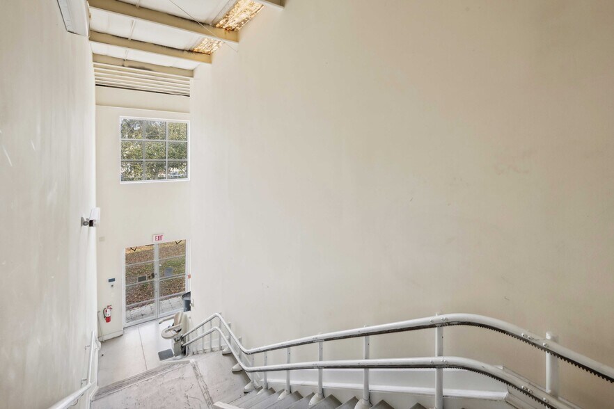 More Photos Of 16238-16242 N Florida Ave, Lutz Office Residential For Lease