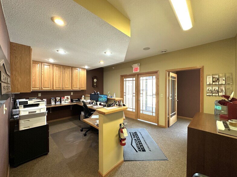 More Photos Of 7955 Stone Creek Dr, Chanhassen Office For Sale