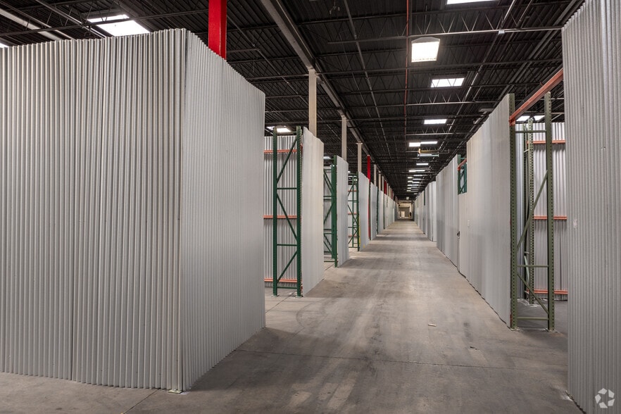 More Photos Of 910 10th St, Plano Warehouse For Lease
