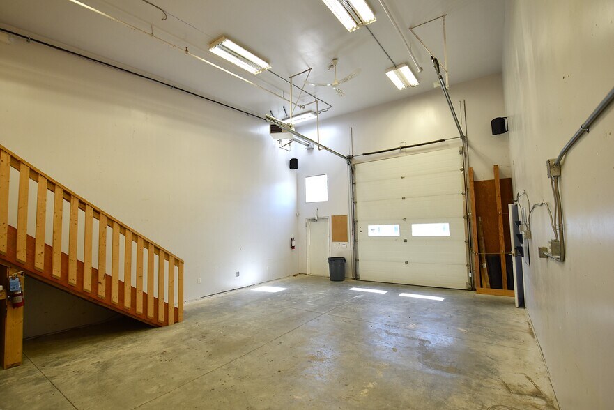 More Photos Of 9903 209 St NW, Edmonton Warehouse For Sale