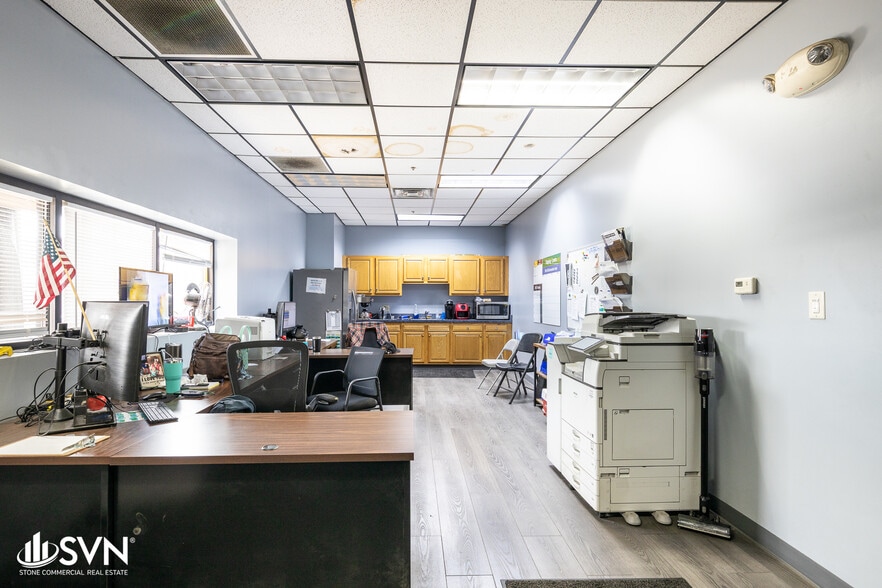 More Photos Of 601 John C Watts Dr, Nicholasville Warehouse For Lease