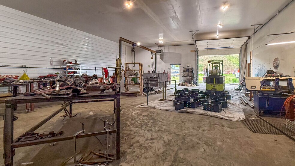 More Photos Of 1415 Dyffryn Rd, Lumby Warehouse For Sale