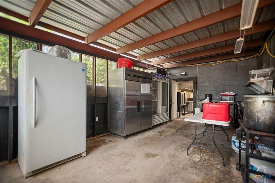 More Photos Of 619 Broadway St, Port Lavaca Restaurant For Sale