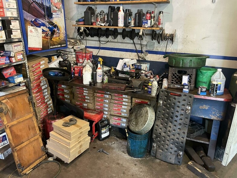 More Photos Of 635 Burnham Ave, Calumet City Auto Repair For Sale