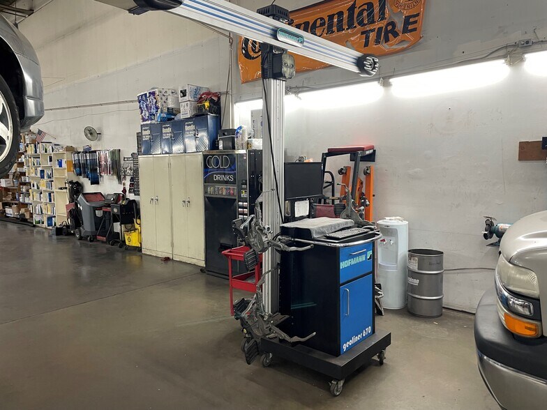 More Photos Of 8740 Cherry Ln, Laurel Light Manufacturing For Sale