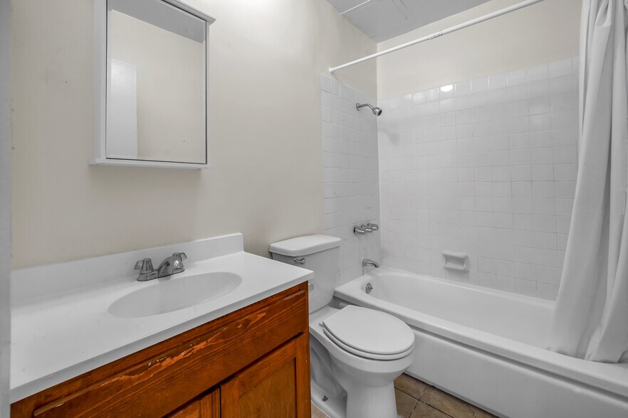 More Photos Of 4956 Romaine St, Los Angeles Apartments For Sale