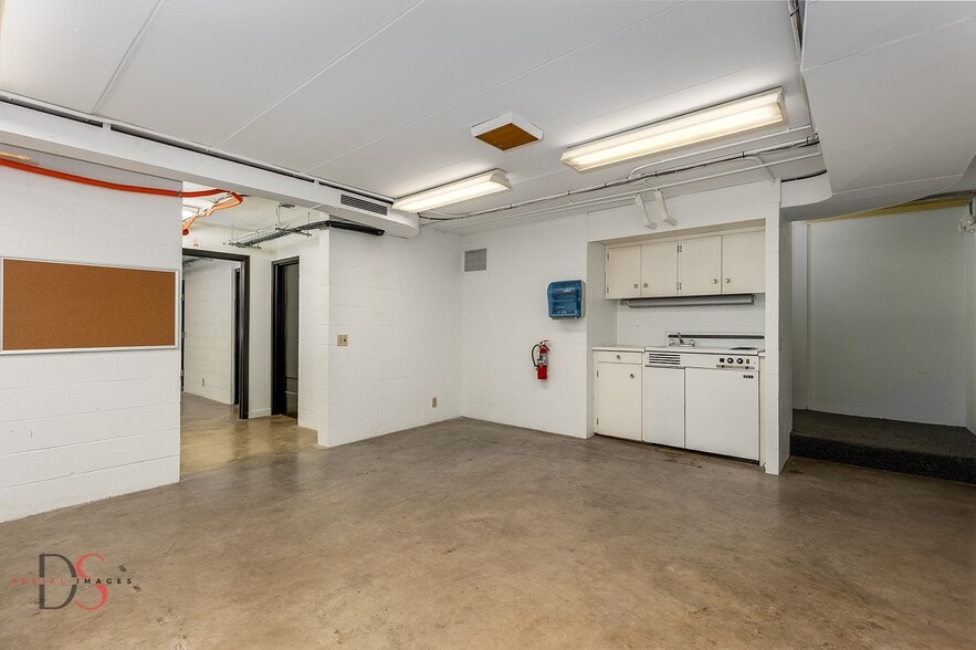 More Photos Of 612 Court St, Ottawa Medical For Sale