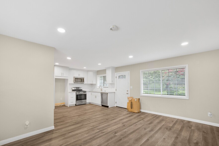 More Photos Of 801 W Whittier Blvd, La Habra Storefront Retail Residential For Sale