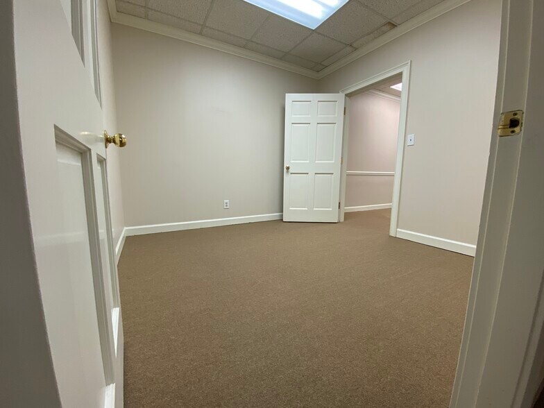 More Photos Of 1776 Old Spring House Ln, Dunwoody Medical For Lease