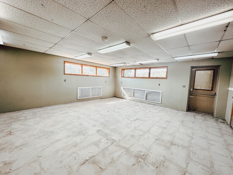 More Photos Of 338 Pound Ln, Duncansville Light Distribution For Lease