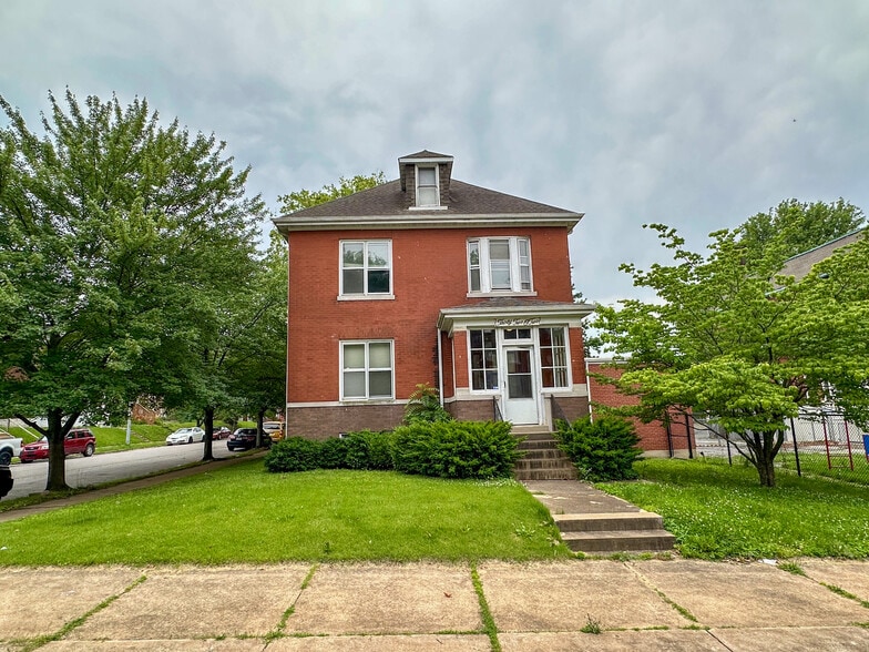 More Photos Of 3201 Itaska St, Saint Louis Specialty For Sale