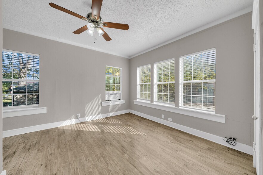 More Photos Of 1409 W Woodlawn Ave, San Antonio Apartments For Sale