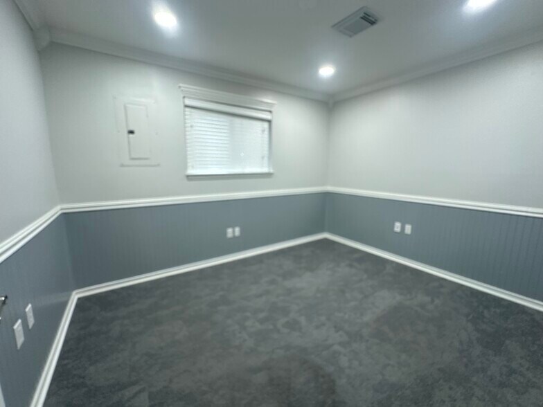 More Photos Of 2201 Center St, Deer Park Office For Sale