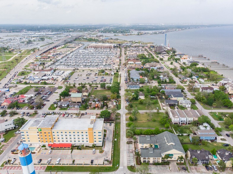 More Photos Of 811 Bradford Ave, Kemah Office For Lease