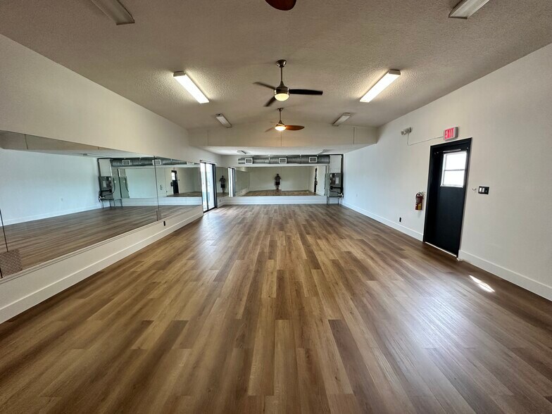 More Photos Of 1888 S Pinellas Ave, Tarpon Springs Loft Creative Space For Lease