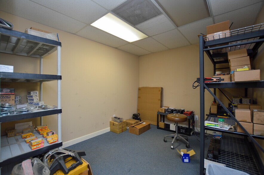 More Photos Of 12056 Stallings Commerce Dr, Matthews Showroom For Lease