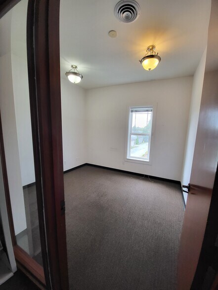 More Photos Of 223 S Lewis St, Monroe Storefront Retail Office For Sale