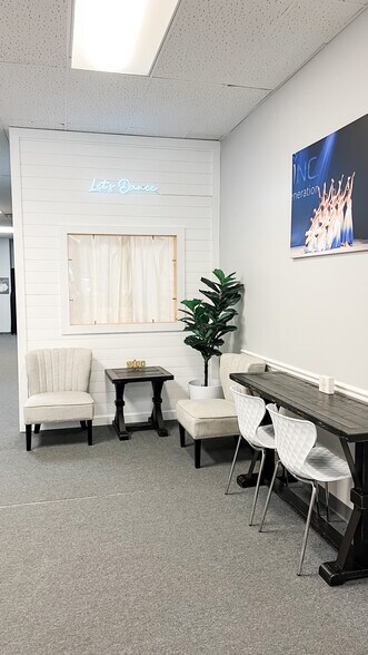 More Photos Of 1233 Roosevelt Trl, Raymond Storefront For Lease