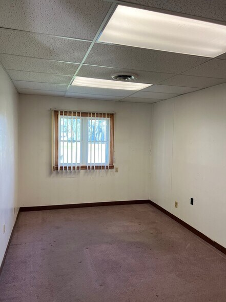 More Photos Of 6 Old River Rd, Glenmont Industrial For Sale