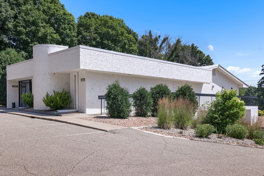 More Photos Of 1801 Commerce Blvd, Mound Funeral Home For Sale