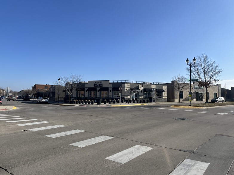 Primary Photo Of 2640 Stange Rd, Ames Restaurant For Lease