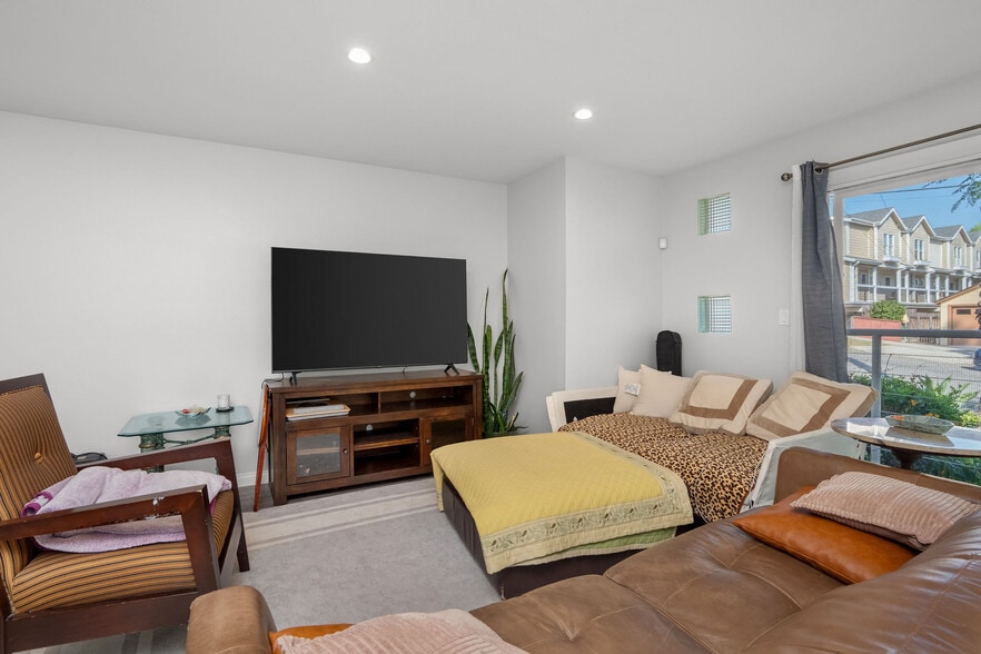 More Photos Of 712 Pacific St, Santa Monica Apartments For Sale
