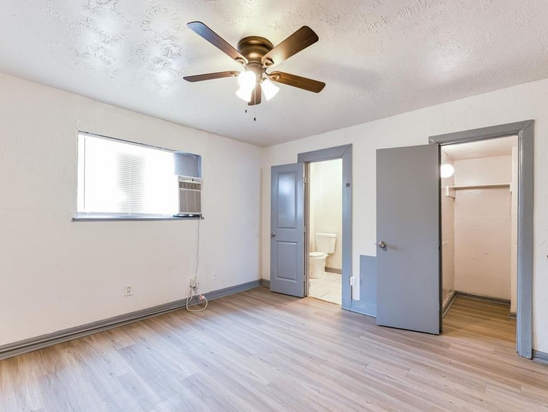 More Photos Of 2811 Broad St, Houston Apartments For Sale