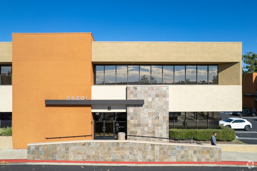 More Photos Of 25231 Paseo de Alicia, Laguna Hills Office For Lease