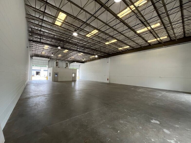 More Photos Of 963 N Burnt Hickory Rd, Douglasville Unknown For Lease