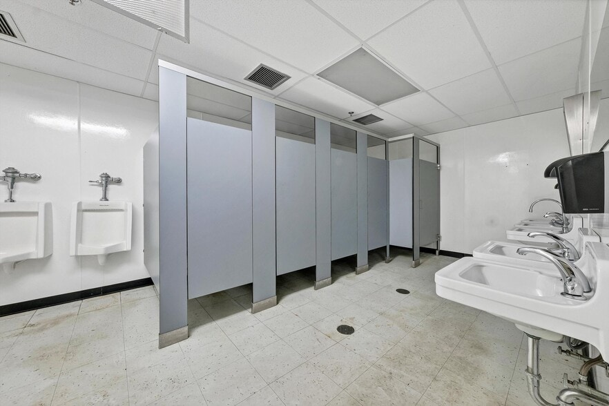 More Photos Of 90-98 Boices Ln, Kingston Warehouse For Sale