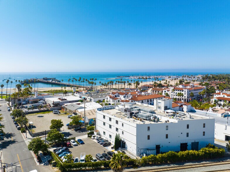 More Photos Of 25 E Mason St, Santa Barbara Research And Development For Lease