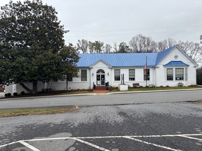 More Photos Of 3024 Forest Hills Cir, Lynchburg Office For Sale
