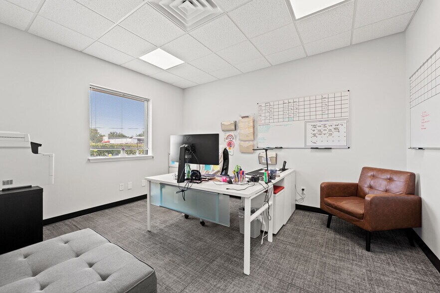 More Photos Of 2820 Spring Glen Rd, Jacksonville Office For Sale