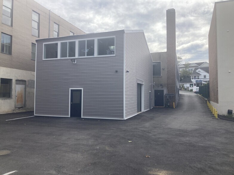 More Photos Of 169 W Putnam Ave, Greenwich Freestanding For Lease