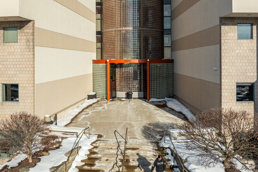 More Photos Of 180 Fort Couch Rd, Pittsburgh Office For Lease